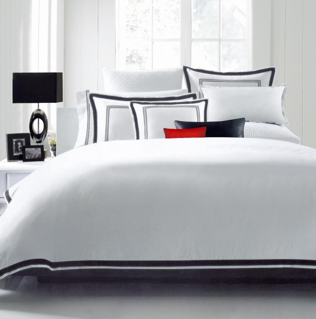 Hotel Luxury 3pc Duvet Cover Set- Elegant White/Black Trim Hotel Quality Design-Silky Soft- Wrinkle & Fade Resistant Bedding..Full/Queen